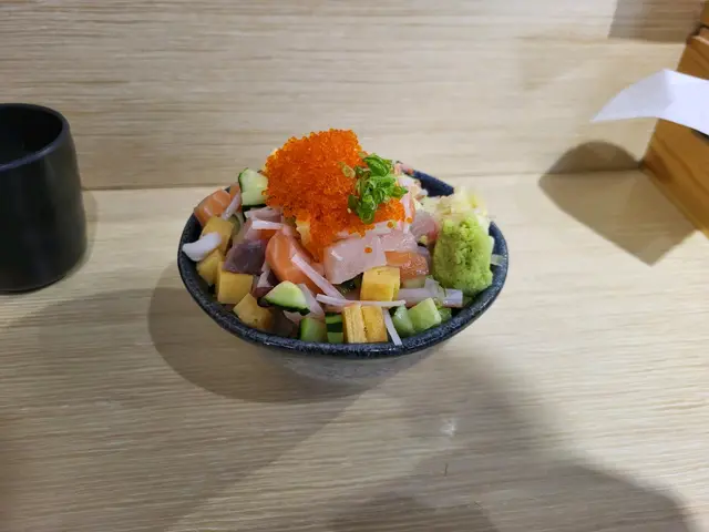 角切魚生丼