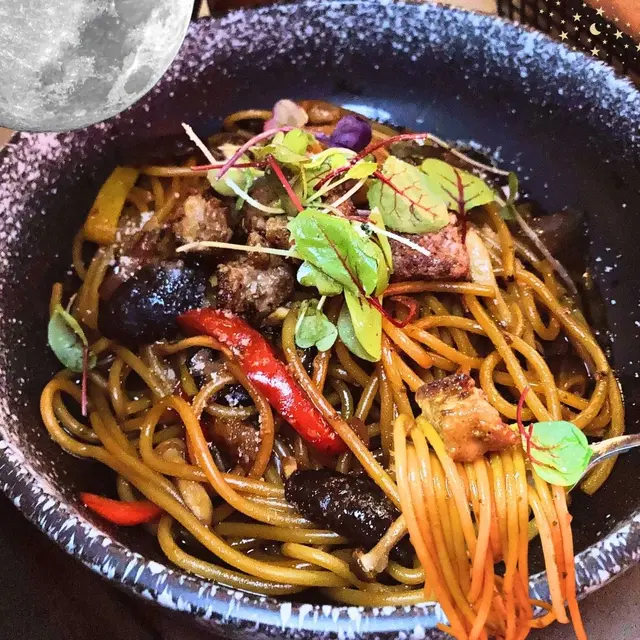 牛肉粒配三色椒🫑同菇做配料😋醬汁甜甜地好開胃🤤牛肉粒質感適中而且份量唔少,值得一讚👅意粉質地偏硬身食落shsh聲好正😏