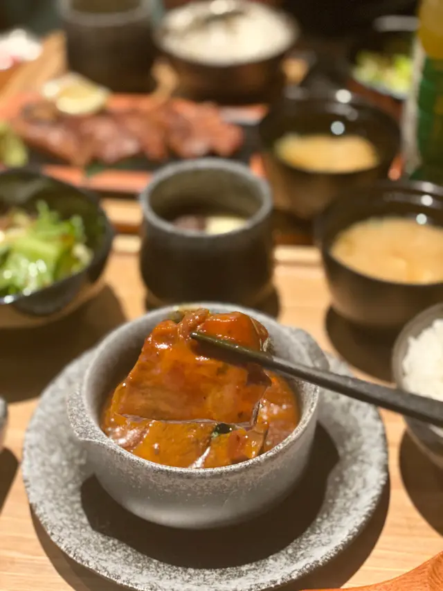 紅酒汁煮牛舌定食