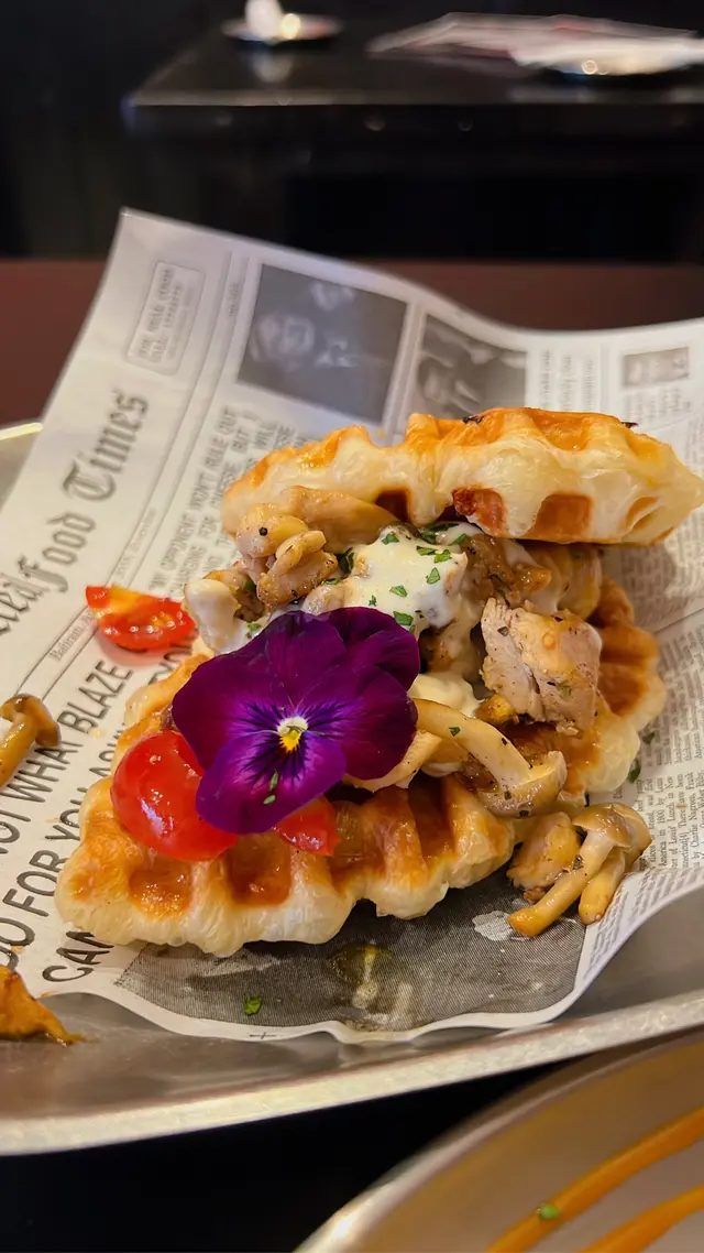 TROPICAL LIME CHICKEN CROFFLE