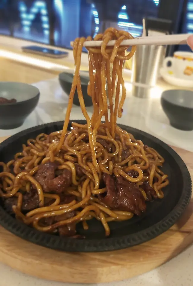 鐵板燒汁牛肉炒烏冬