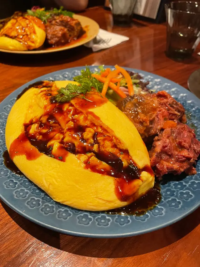 日式紅酒燉牛面肉蛋包飯 