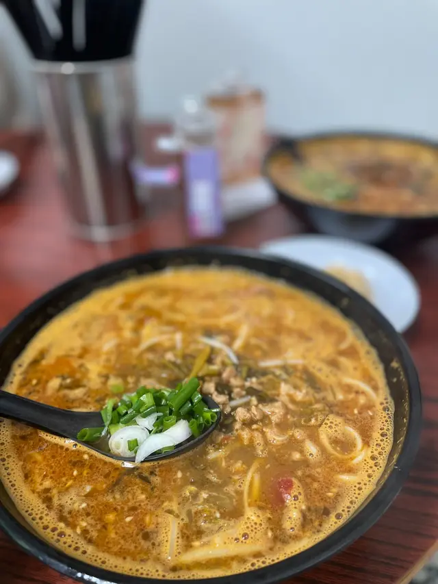 麻酸辣湯底小鍋米線