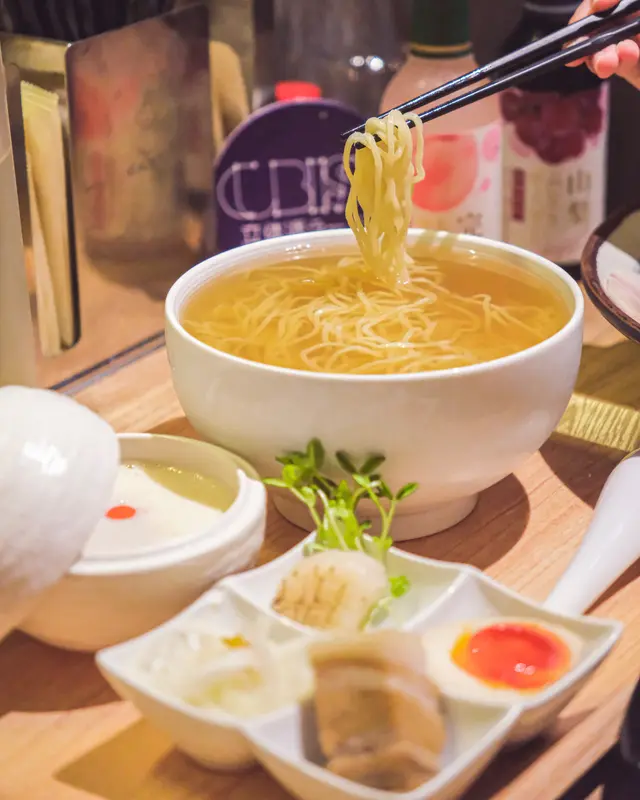 涼風紅楚蟹高湯鹽冷麵