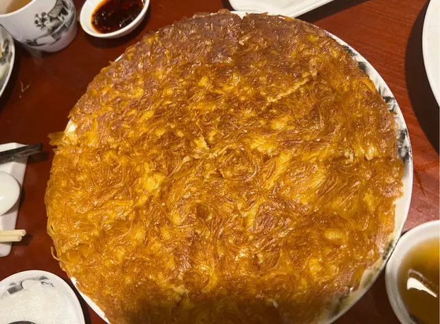 脆脆既兩麵黃配上砂糖和醋，不油不膩，誰與爭峰。