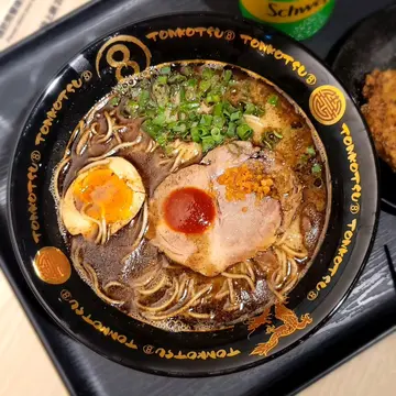 经典黑麻油豚骨汤拉面