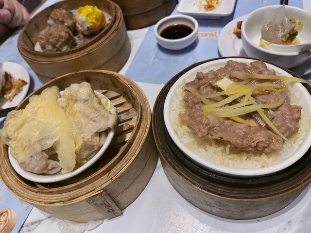 雞扎及咸魚肉餅飯