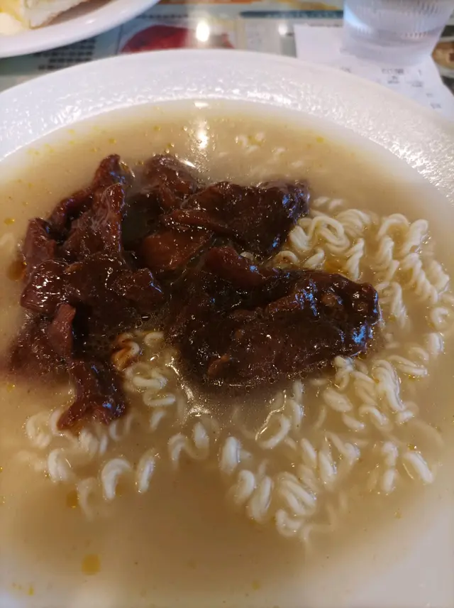 牛肉太鹹,勁多蘇打粉定係醃肉粉味,企圖用濃味沙爹醬遮蓋,肉醃到豆腐咁既質地,一啲咬口都無