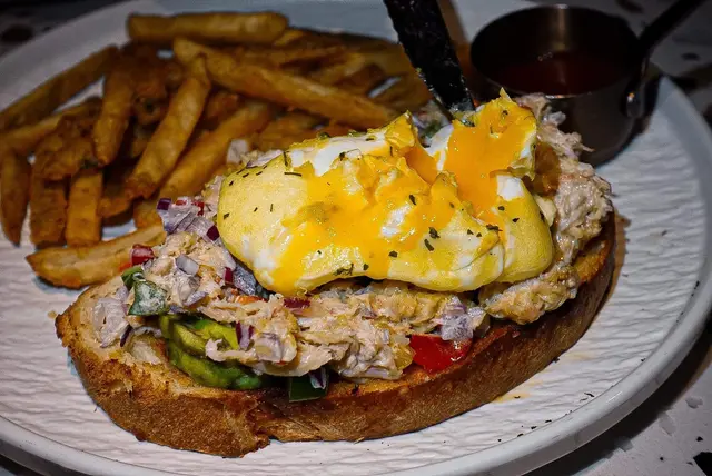 班尼迪蛋配牛油果多士