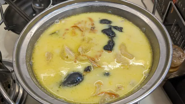 蟲草花花膠雞米線