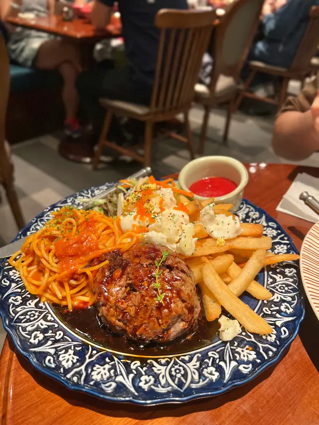 烤自家製和牛漢堡扒定食