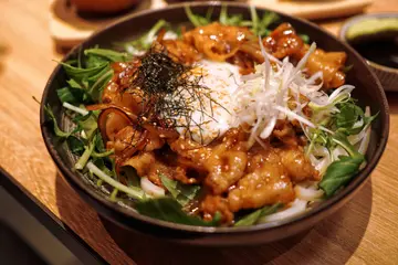 豚の生姜焼き混ぜうどん