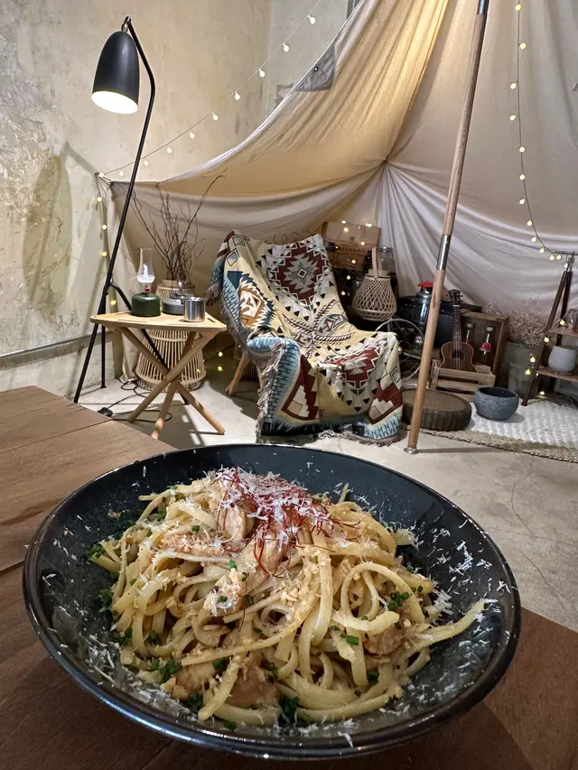 欖菜蒜香雞肉意粉