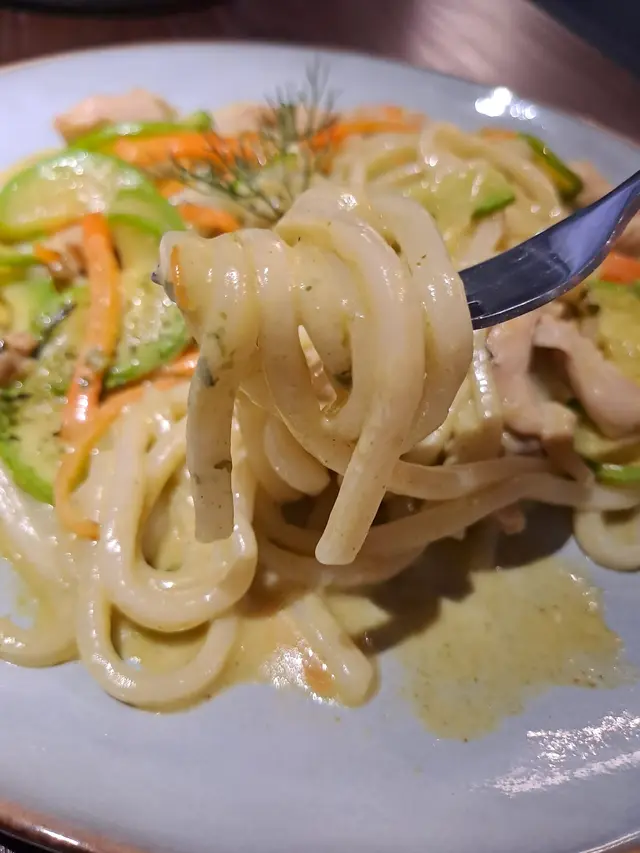 青咖哩雞肉炒烏冬