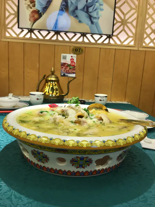 土家酸菜粉條燉鮮魚