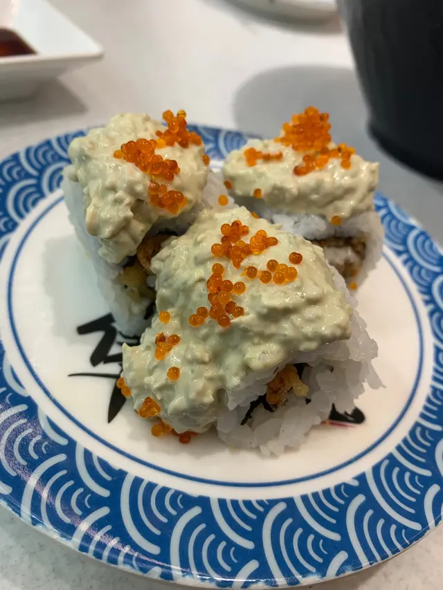 要好細心先可以喺面頭嘅沙律醬入面搵到一兩粒生嘅牛油果