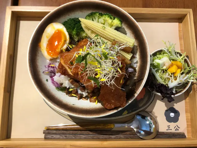 香酥雞球滷肉飯便當