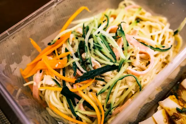 芝麻醬五彩伴冷麵