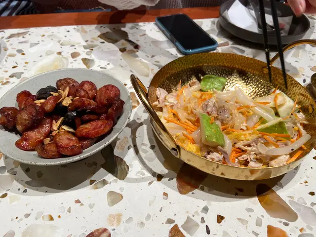 粉皮啲雞絲好硬，除此之外兩個餸都好好食😋