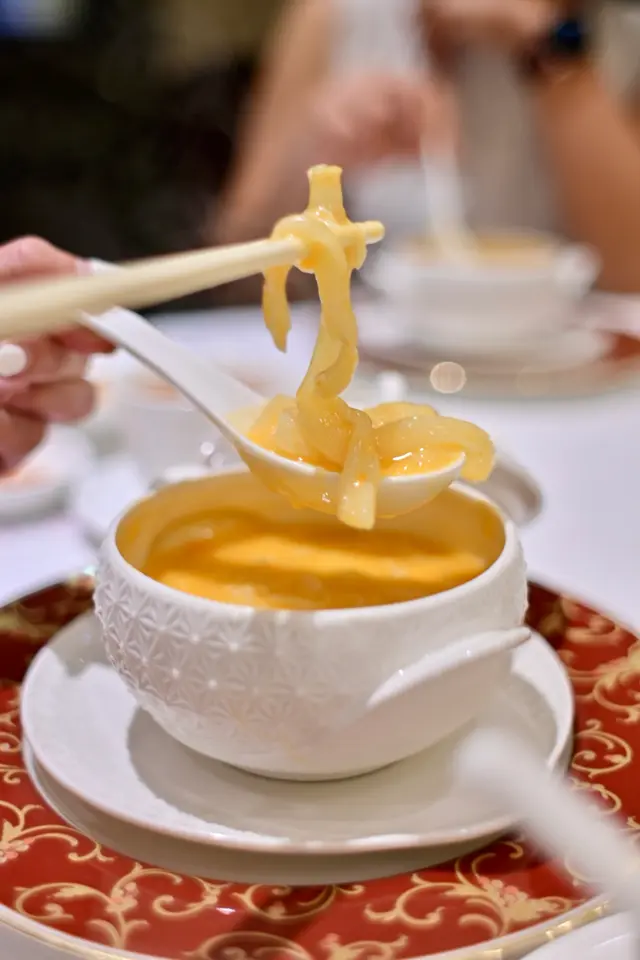 蟹黃蟹肉燴花膠 