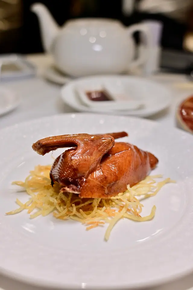 生炸脆皮燒乳鴿