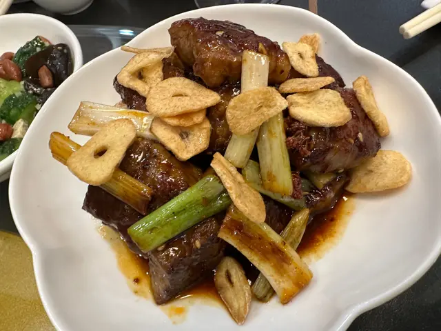 蒜片炸得夠香脆  牛肉煎得又香夠淋