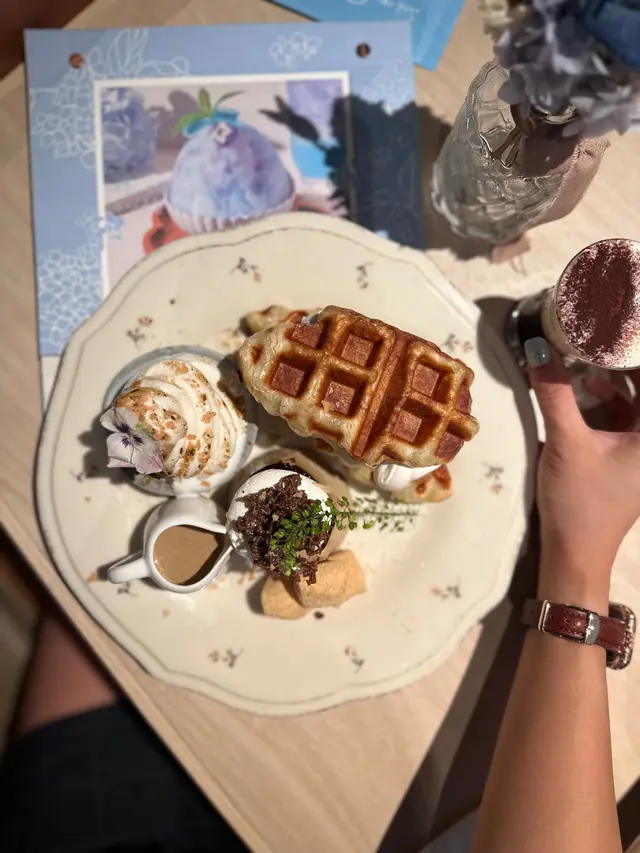 伯爵茶布甸牛角包窩夫