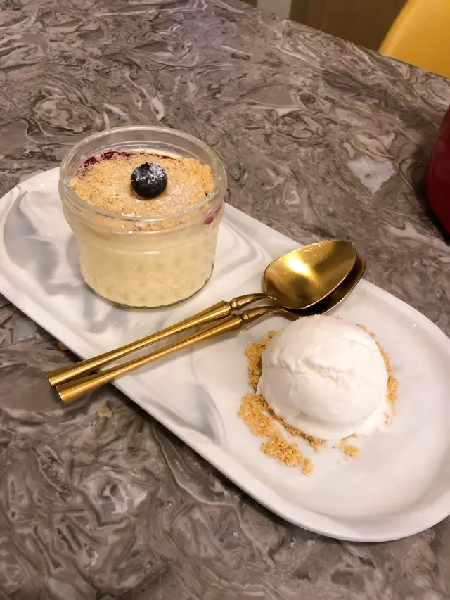 真空慢煮芝士蛋糕 配 椰子雪糕