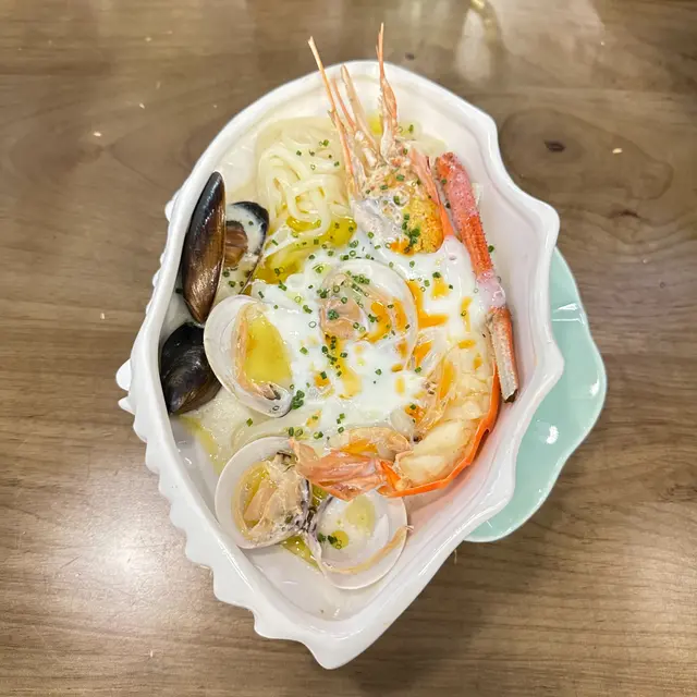 雞油花雕蛋白蒸大頭蝦海鮮拌烏冬