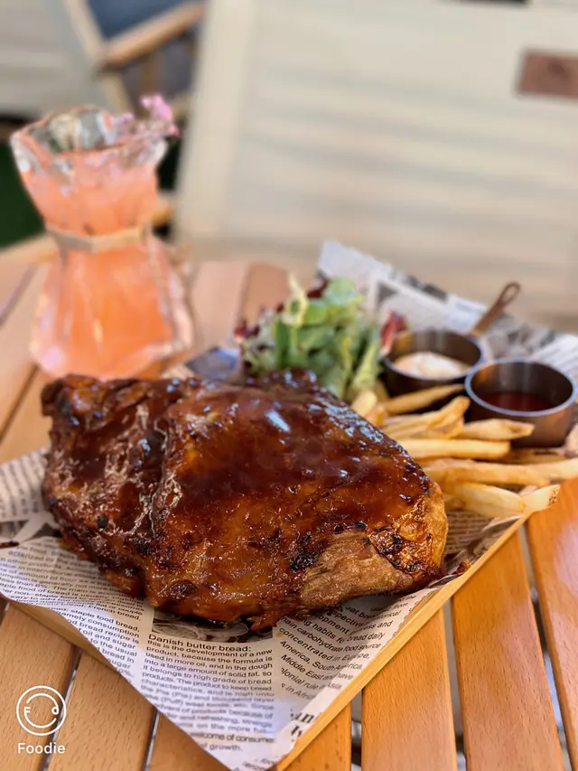 美式BBQ醬燒恐龍骨配薯條沙律