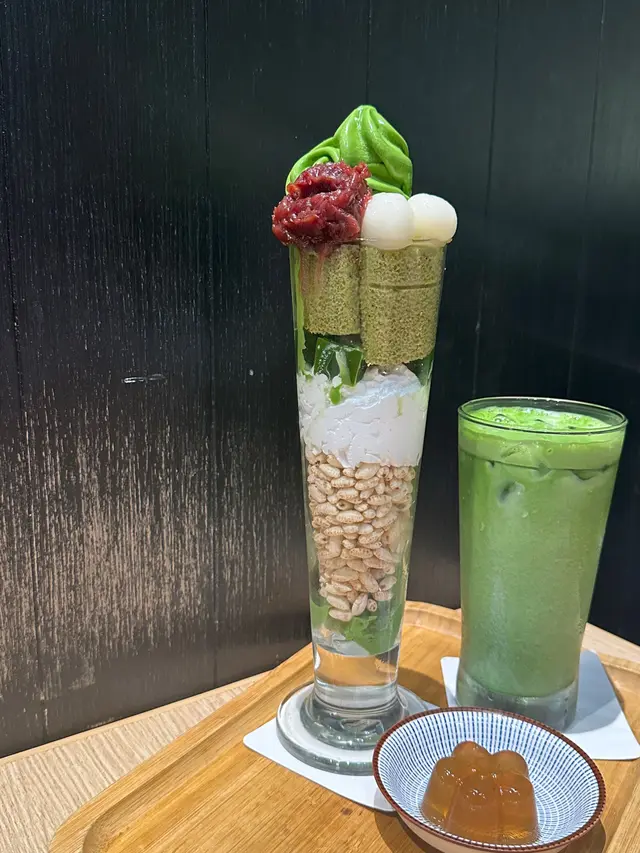 Ice matcha milk