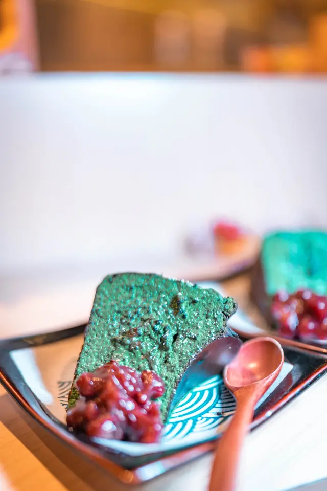 Matcha burnt cheesecake