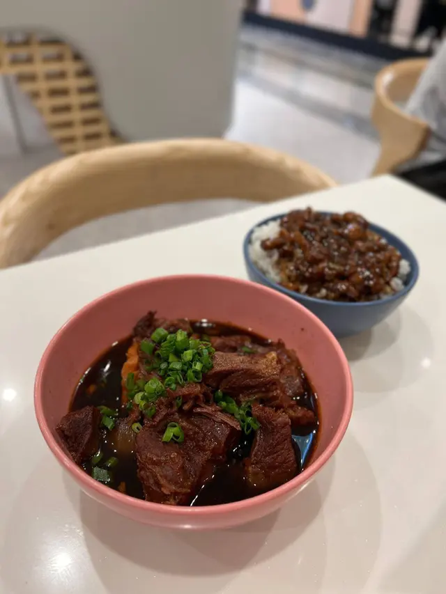 紅燒牛腩手工滷肉飯