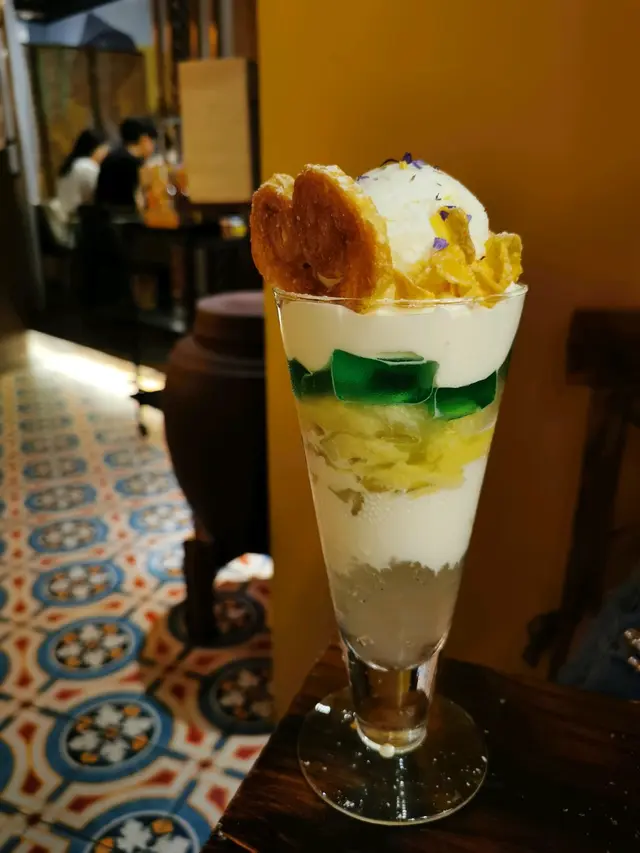 D24榴槤芭菲配荔枝雪糕