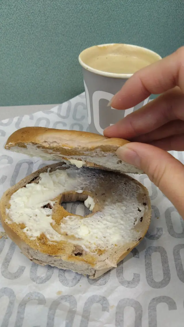 勝在店方幫我把 Cream cheese 塗上 Bagel,因此,連 Cream cheese 都是軟滑暖身