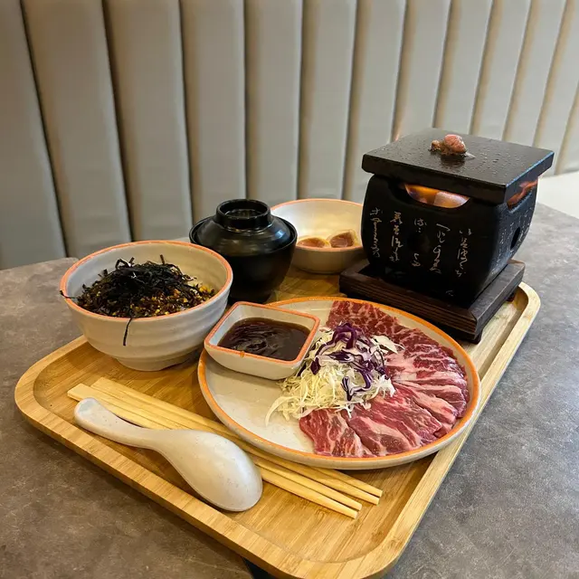 升級「紫菜味素飯+流心蛋+麵豉湯」+$35 