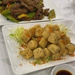 第一次朋友介紹大家第一次試呢間舊式中菜館，食物無論味道及速度、份量都超足夠；雖然全場滿座，員工完全無亂子或要催促，茶壺打外蓋不到2分鐘就有人攞去加水，完全唔似其他唔夠人手嘅餐廳，唔都可以話係香港少見👍👍👍👍