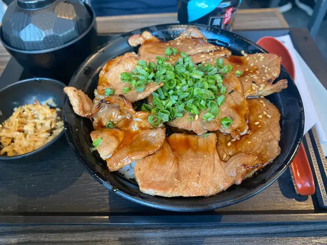 豚肉丼