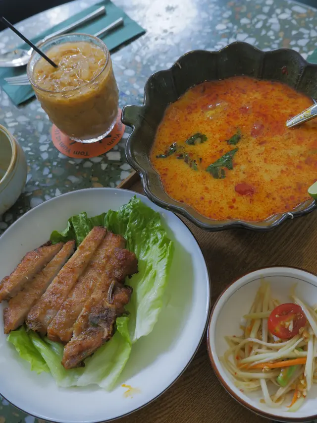 香茅豬扒冬陰功泡飯