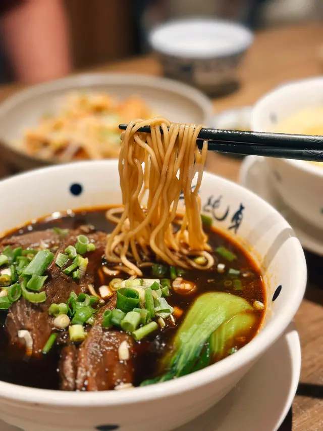 招牌紅燒腱心牛肉麵