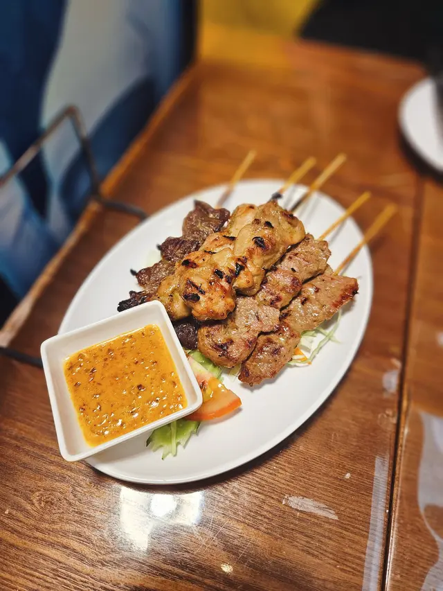 串燒三拼 (豬牛雞)