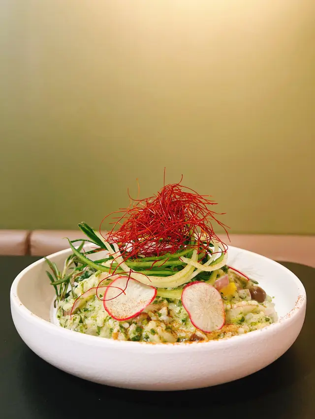 又係好大份！
充滿芝士嘅意大粉飯，真係羹羹都可以拉絲 飯入面仲有碎切碎嘅雜菌，食落好有口感