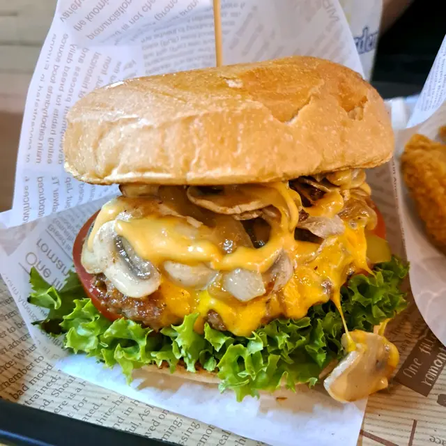 蘑菇安格斯牛漢堡