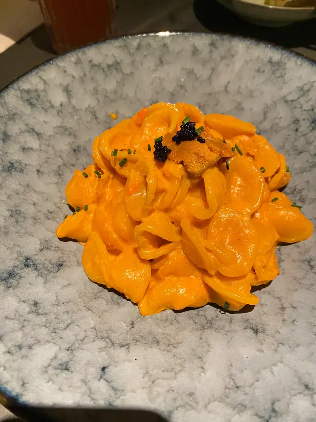 海膽黑魚子醬蟹肉貓耳朶粉