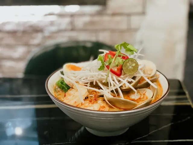 秘製馬來西亞咖喱喇沙湯麵 — 珍寶大蜆拼海蝦