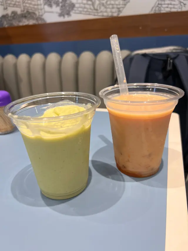 牛油果沙冰 及 木瓜雪耳桃膠豆奶