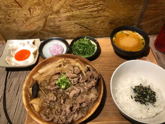 豐盛，由主食，配菜到甜點都有