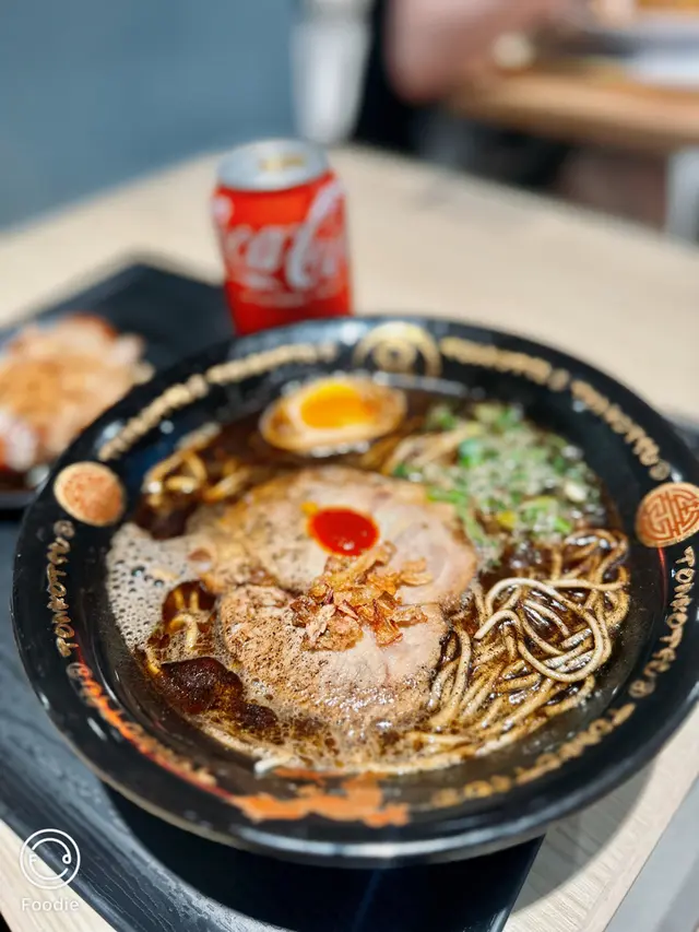 經典黑麻油豚骨湯拉麵