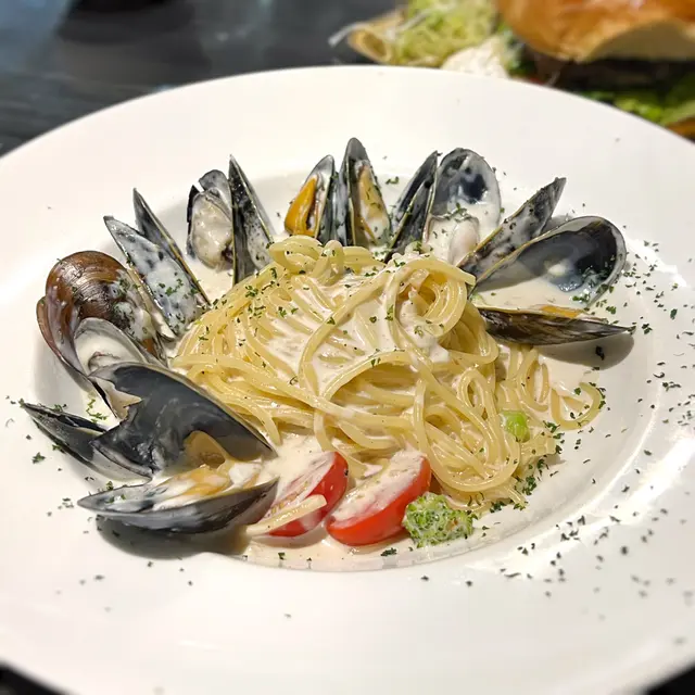 藍青口蒜香白酒忌廉汁意粉