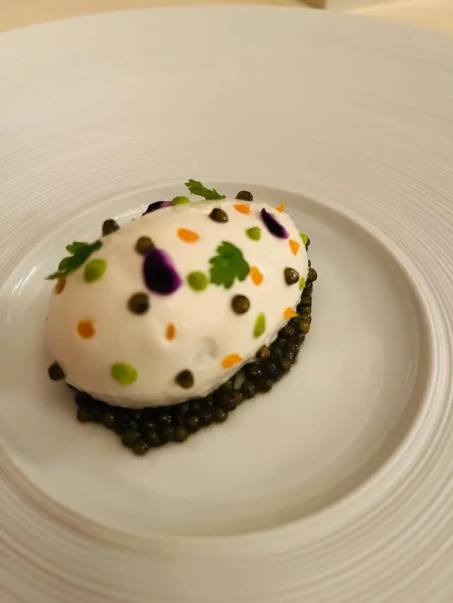 煙燻蛋白烔薯伴魚子醬